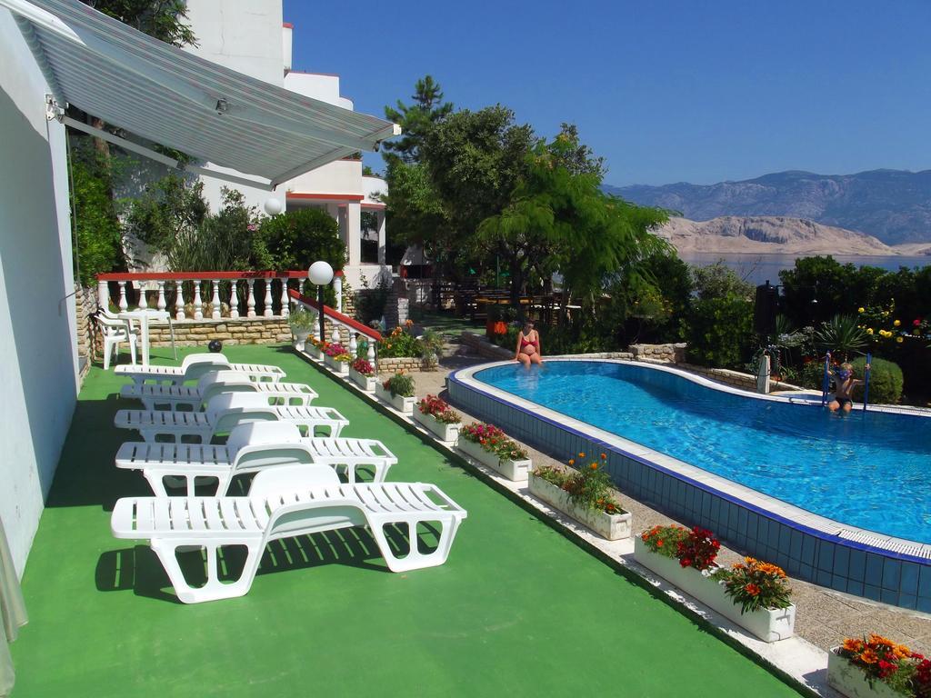 Family Apartments K&M Pag Town Exterior foto
